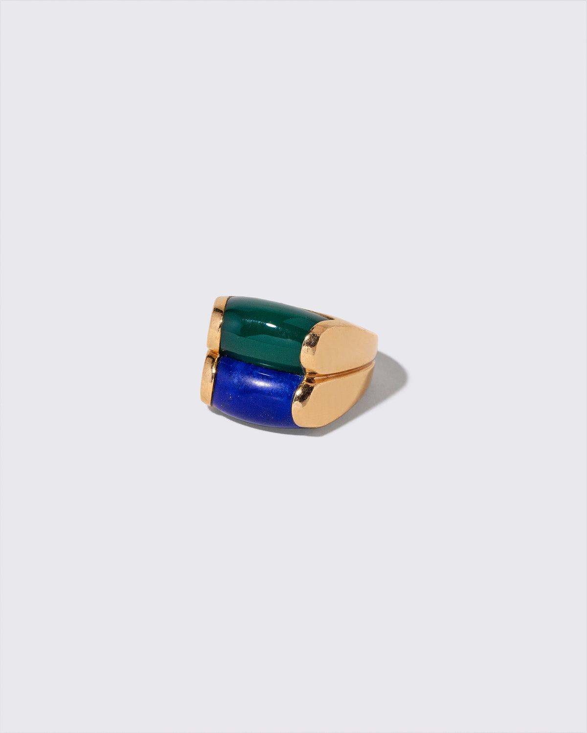 View from the side of the Vintage Bvlgari Doppio Tronchetto Lapis & Chalcedony Ring on light color background.