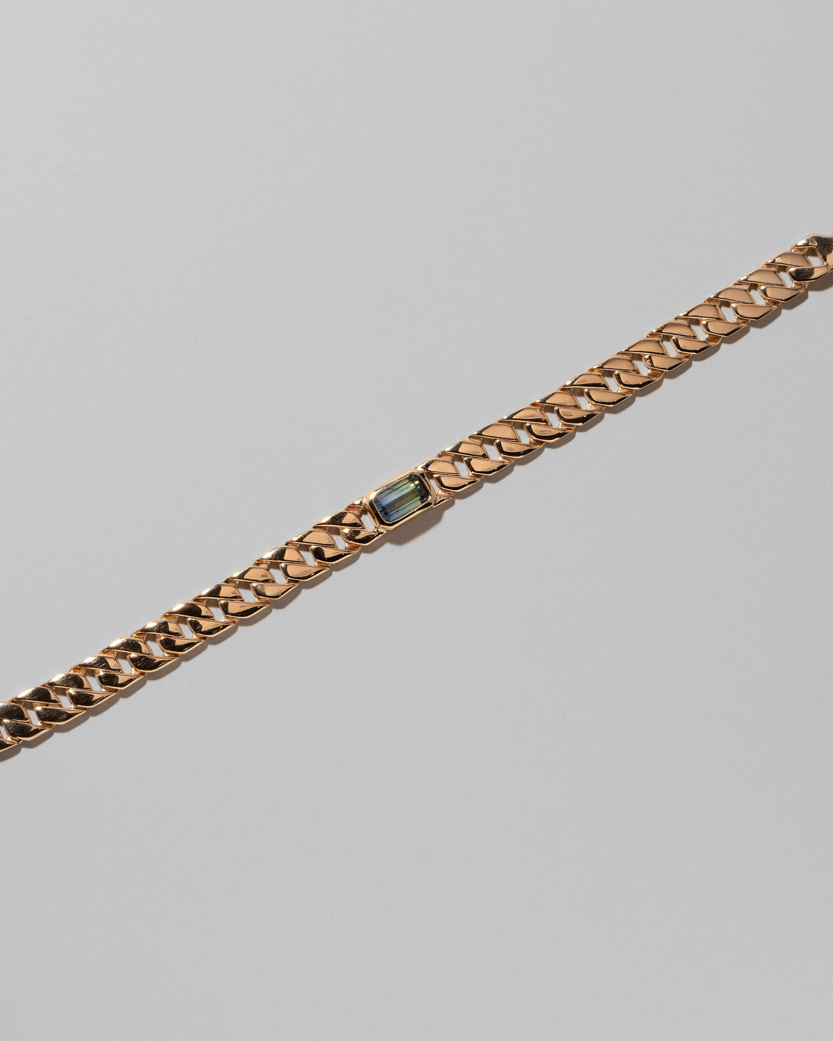 Closeup details of the Identity Chain Bicolor Tanzanite Bracelet 002 on light color background.