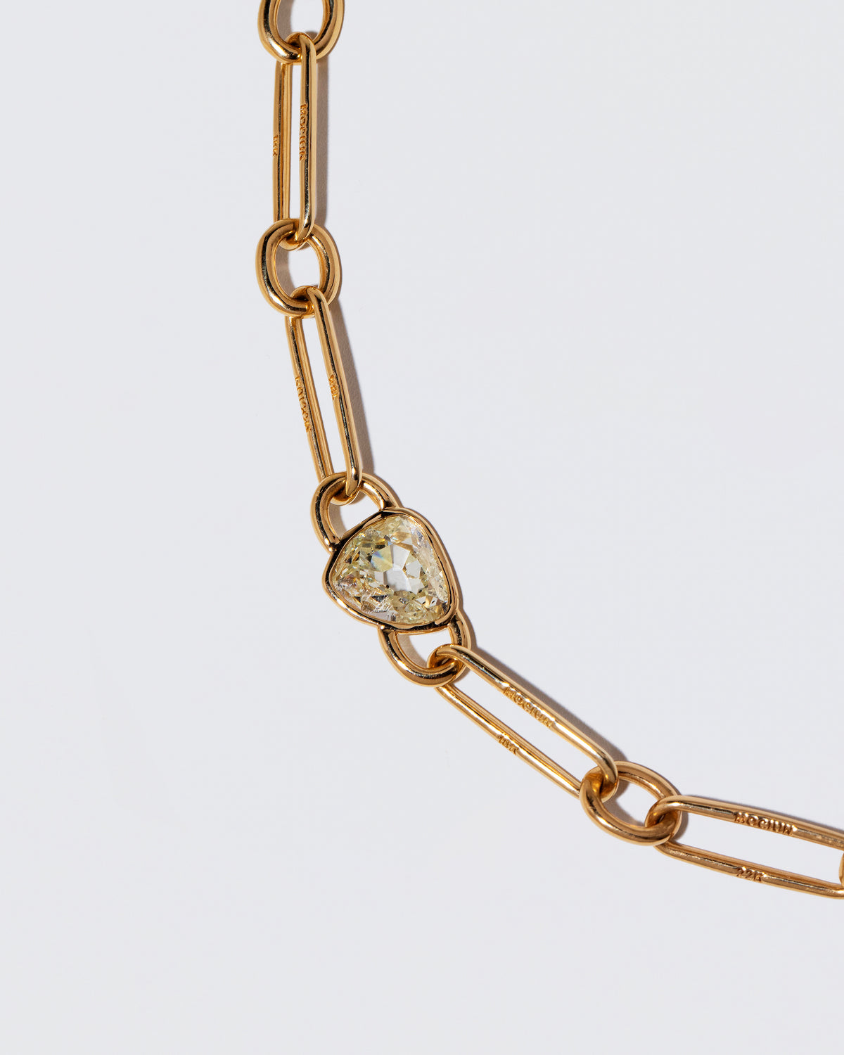 Closeup details of the Gusher Diamond Link Necklace 001 on light color background.