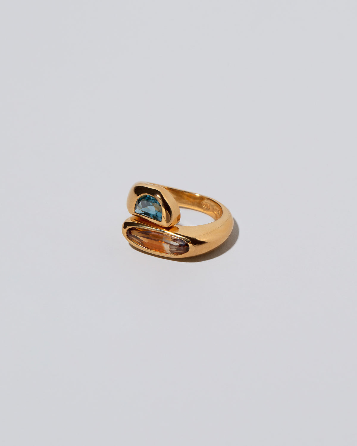 Two Dancers Ring on light color background.