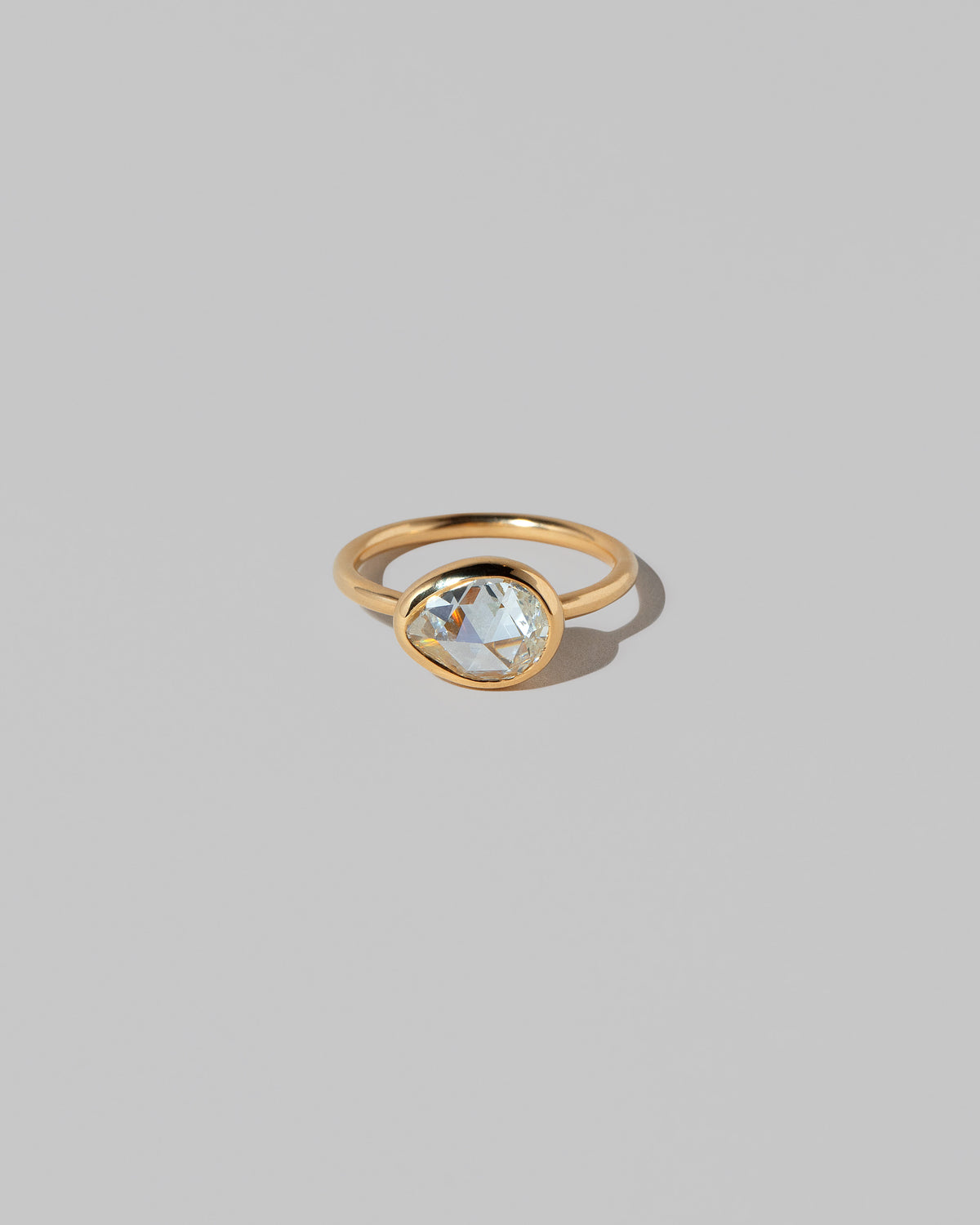 Gusher Diamond Ring 027 on light color background.