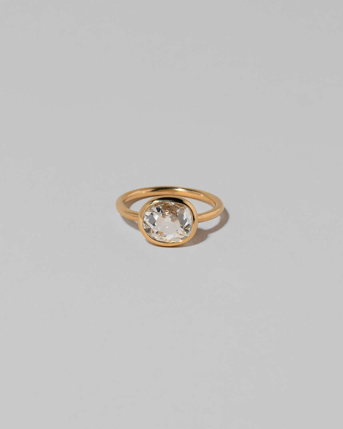 Gusher Diamond Ring 031 on light color background.