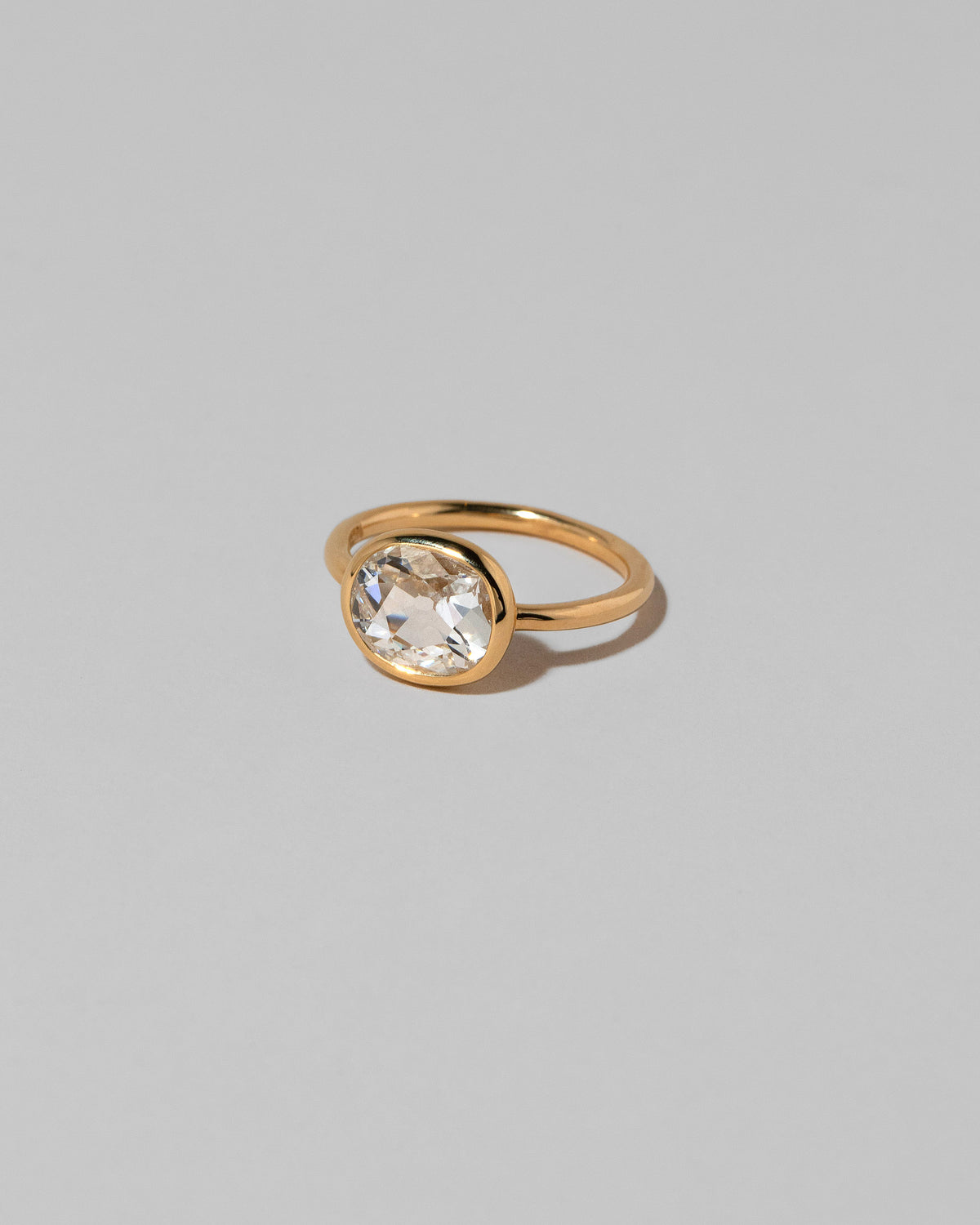 View from the side of the Gusher Diamond Ring 031 on light color background.