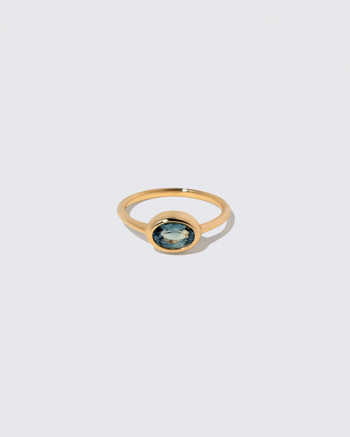 Geyser Bicolor Sapphire Ring 008 on light color background.