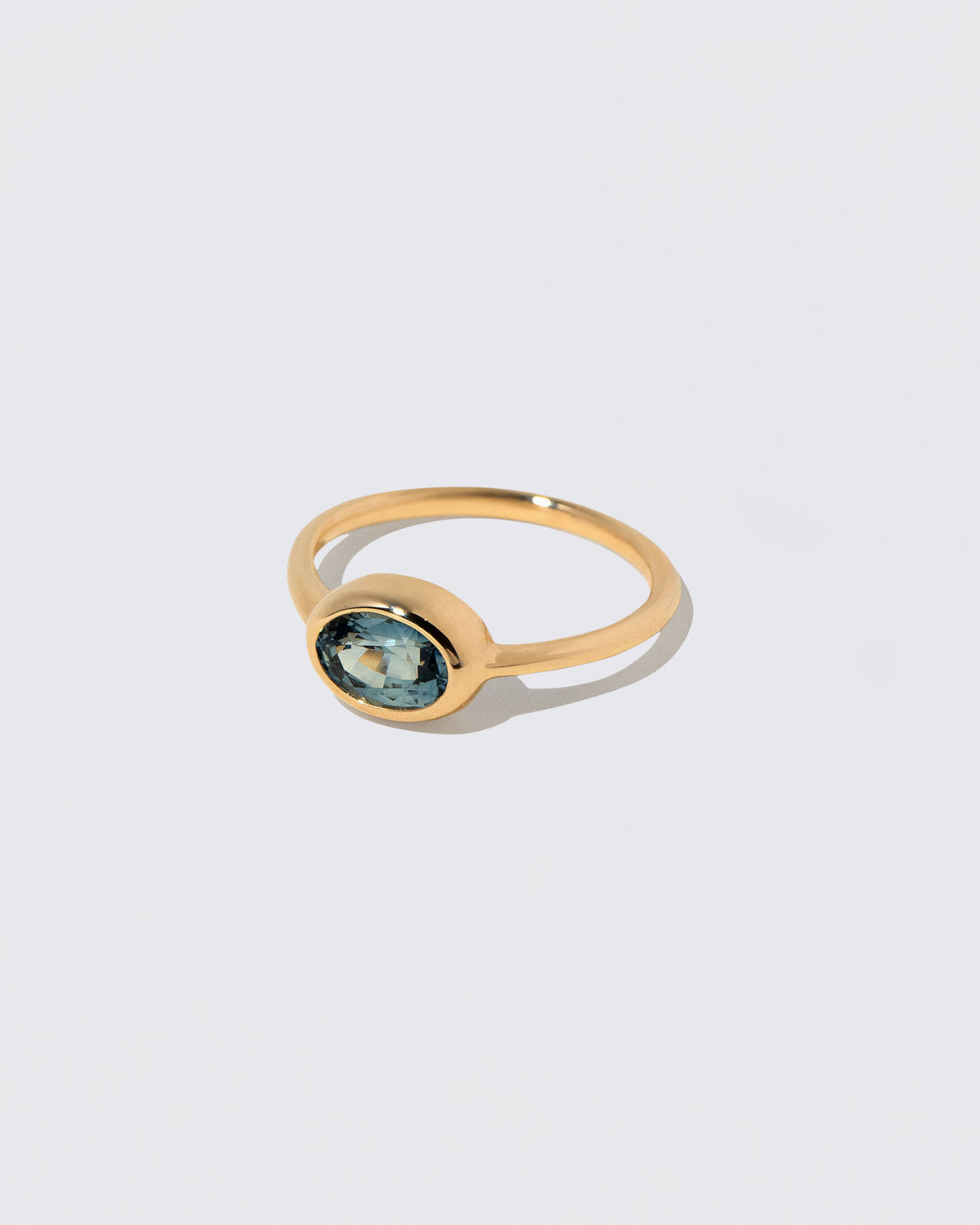 View from the side of the Geyser Bicolor Sapphire Ring 008 on light color background.