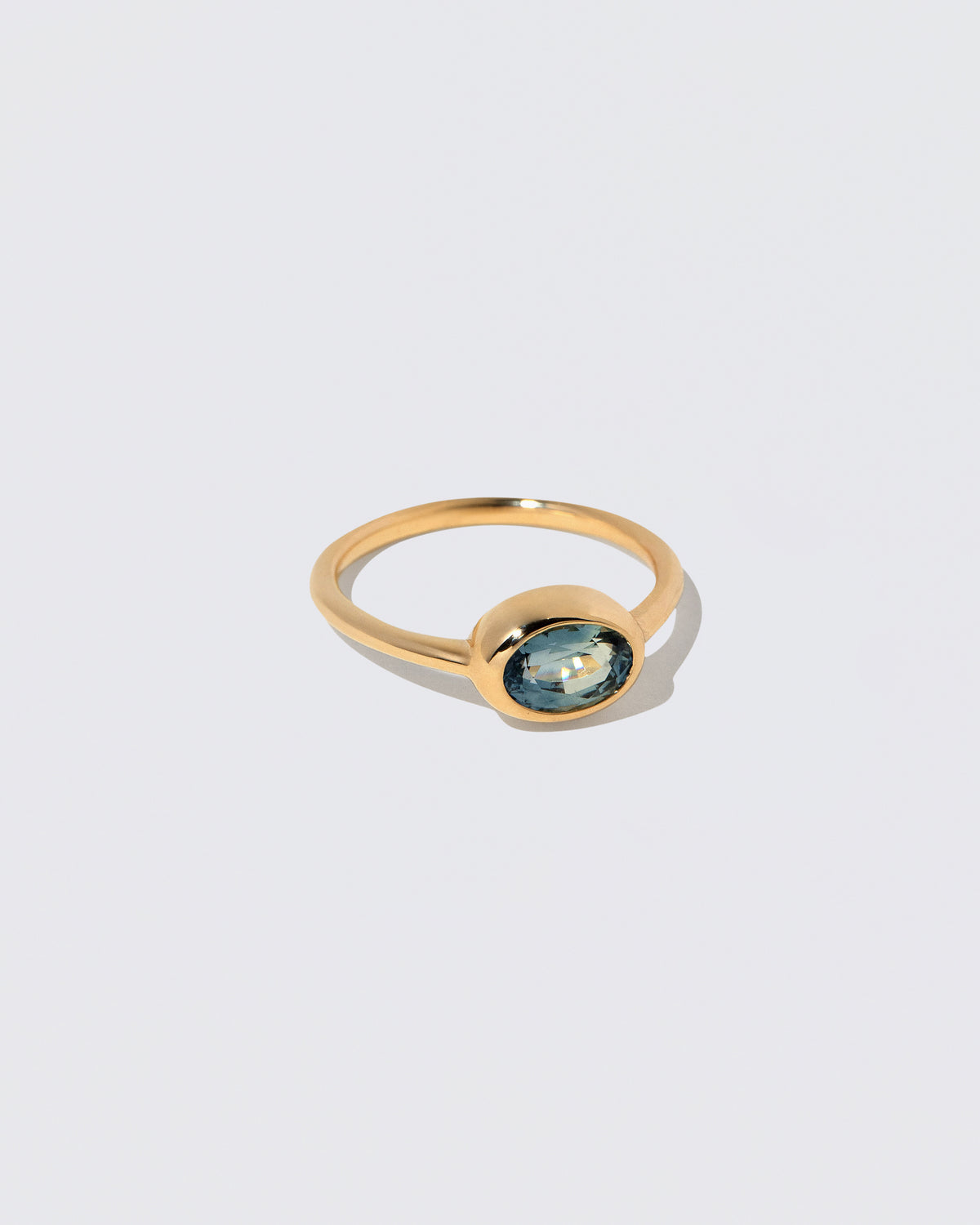 View from the side of the Geyser Bicolor Sapphire Ring 008 on light color background.