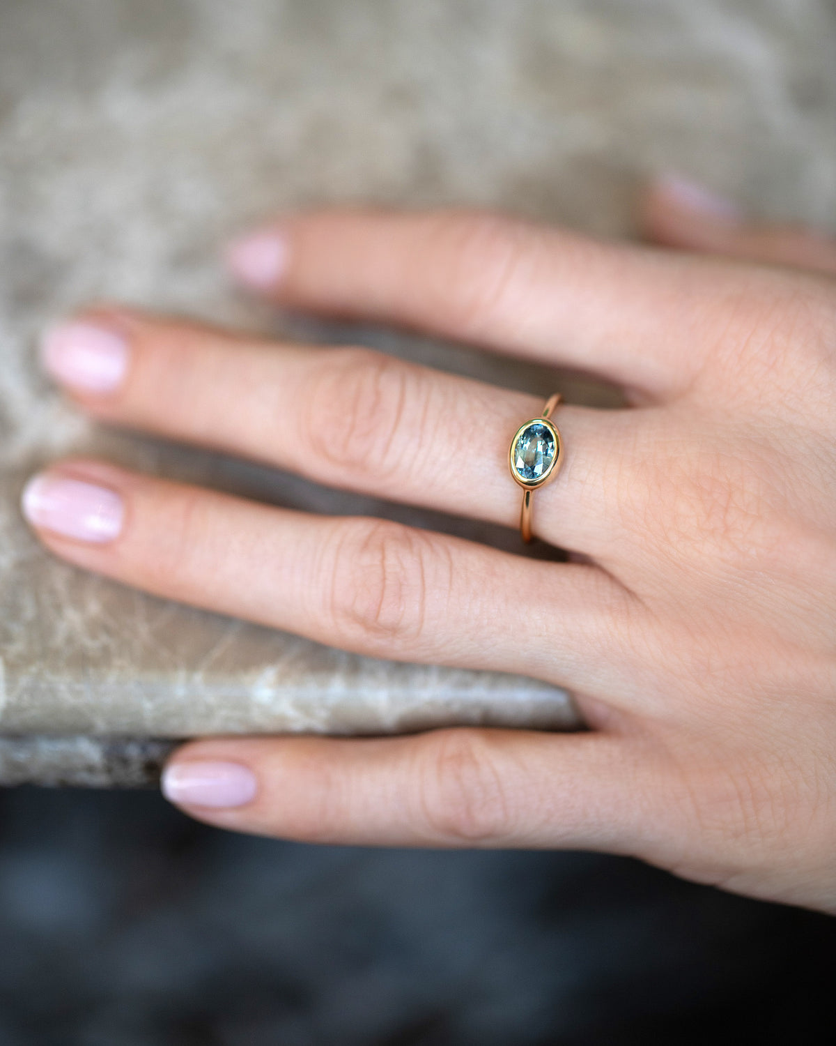 Geyser Bicolor Sapphire Ring 008 on model.