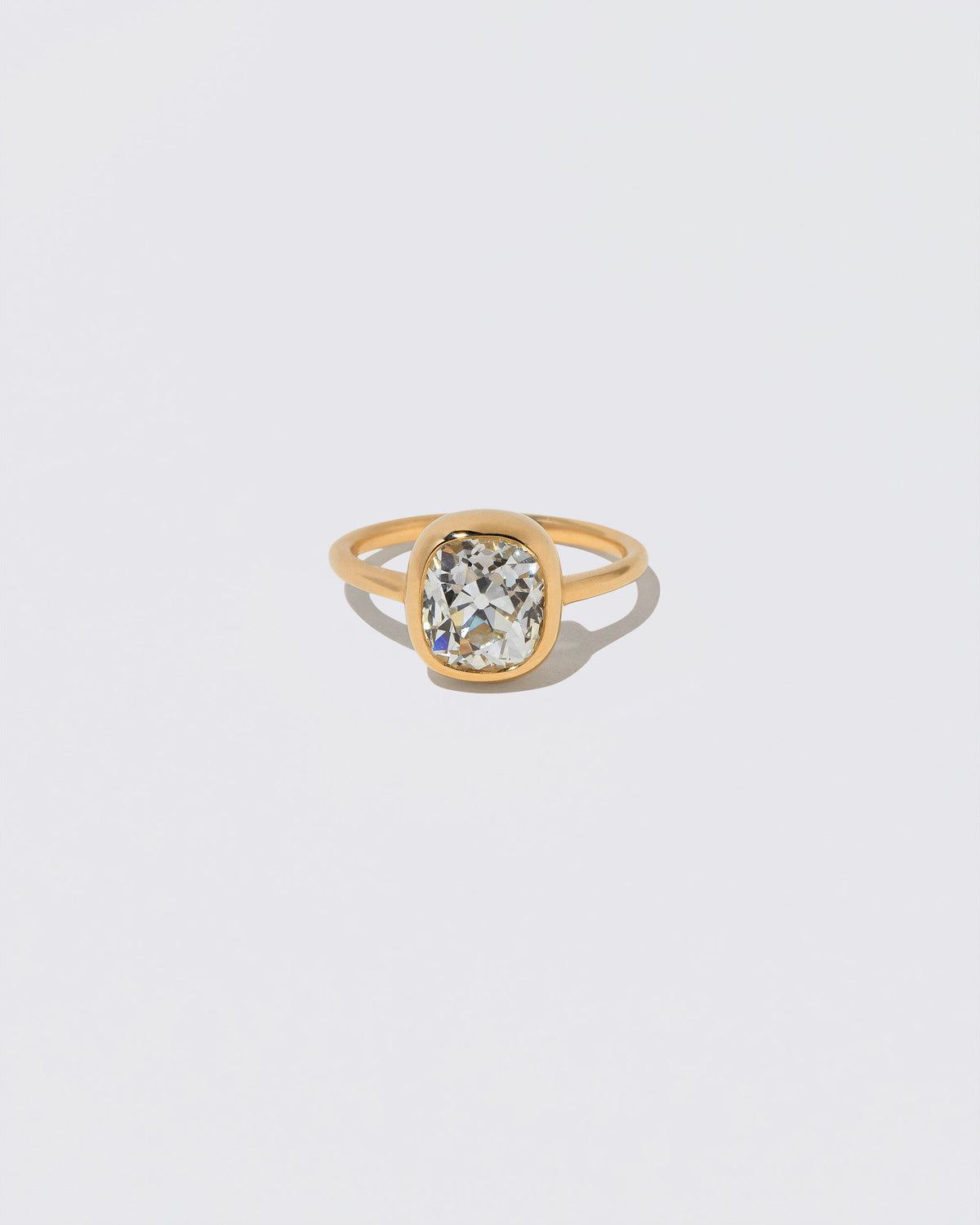 Geyser Diamond Ring 006 on light color background.