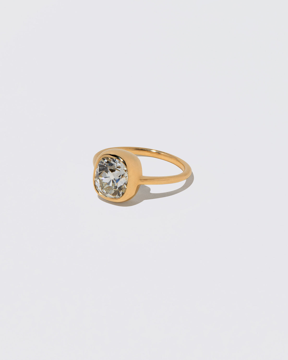 View from the side of the Geyser Diamond Ring 006 on light color background.