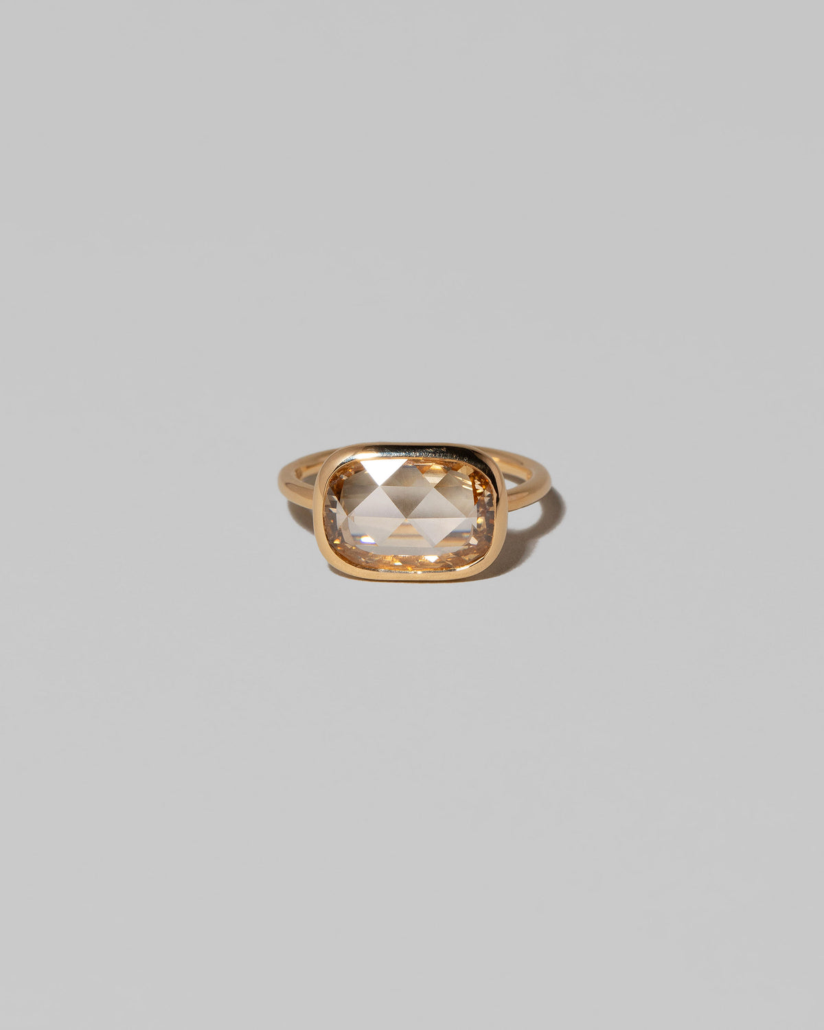 Gusher Diamond Ring 013 on light color background.
