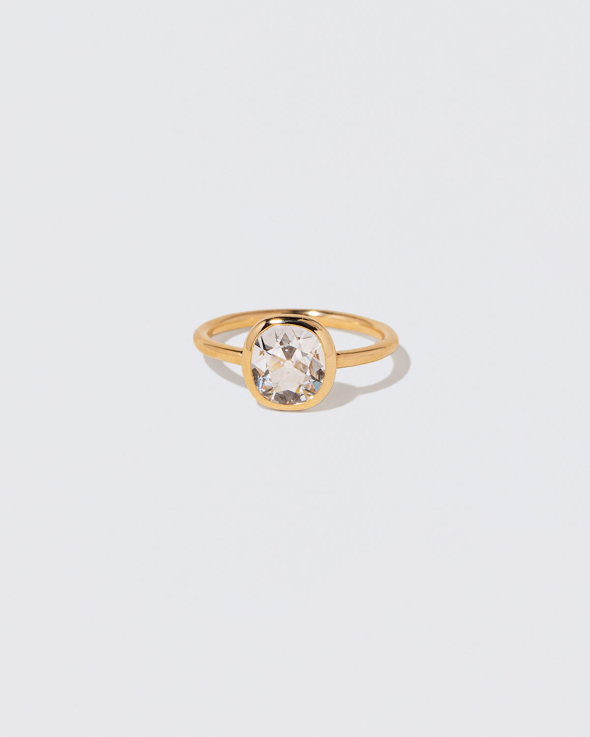 Gusher Diamond Ring 057 on light color background.