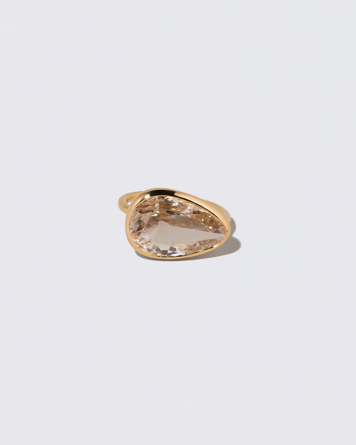 Gusher Diamond Ring 009 on light color background.