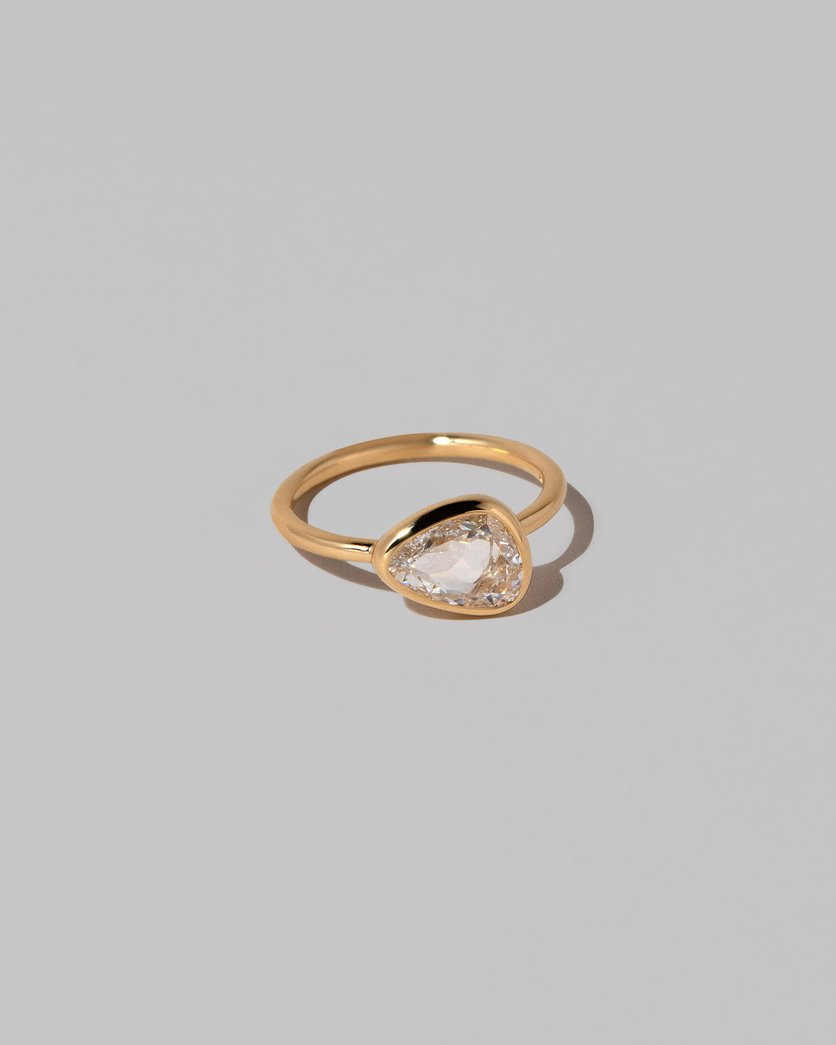 View from the side of the Gusher Diamond Ring 042 on light color background.