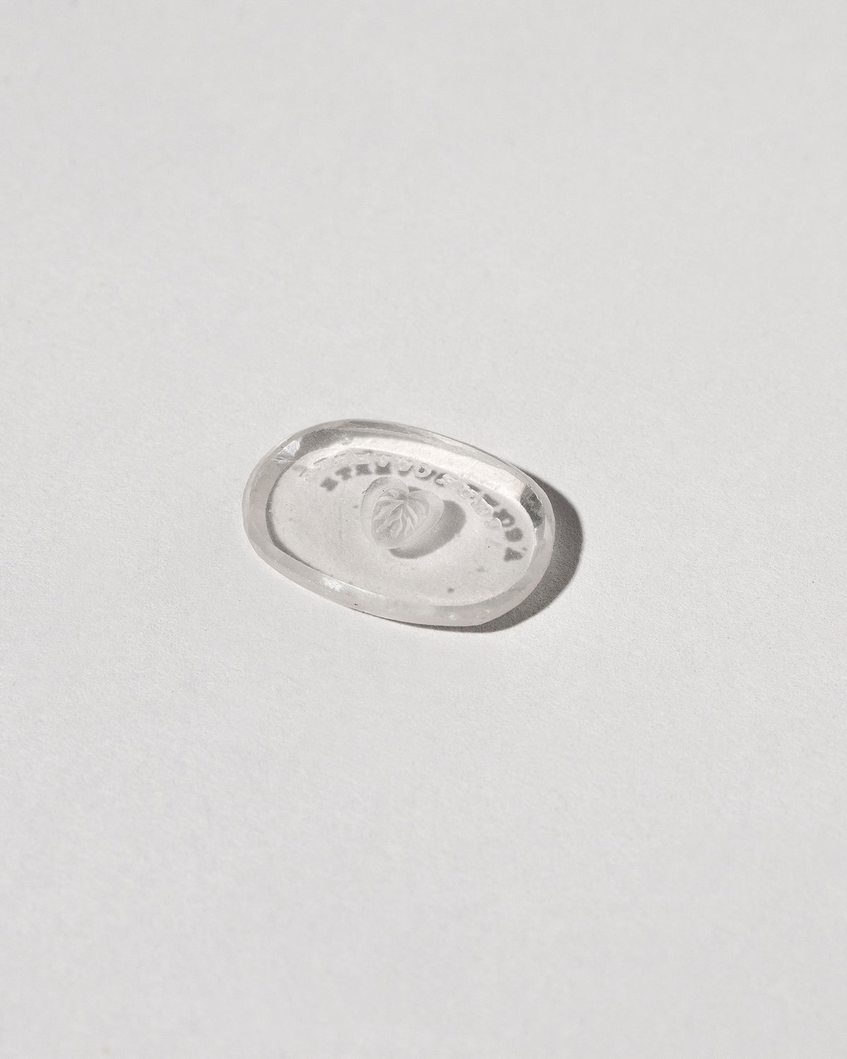  Open Heart Intaglio Seal on light color background.