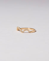  Wiggle Band - Pavé on light color background.