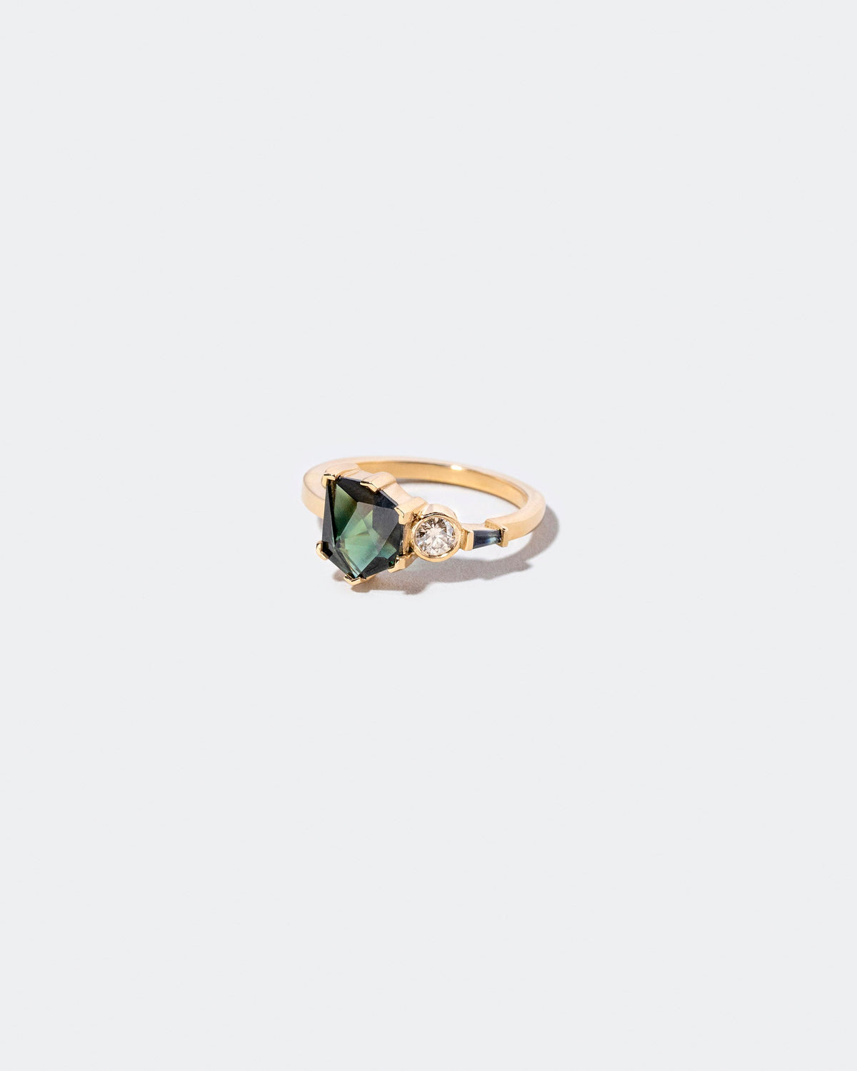  Contrast Ring on light color background.