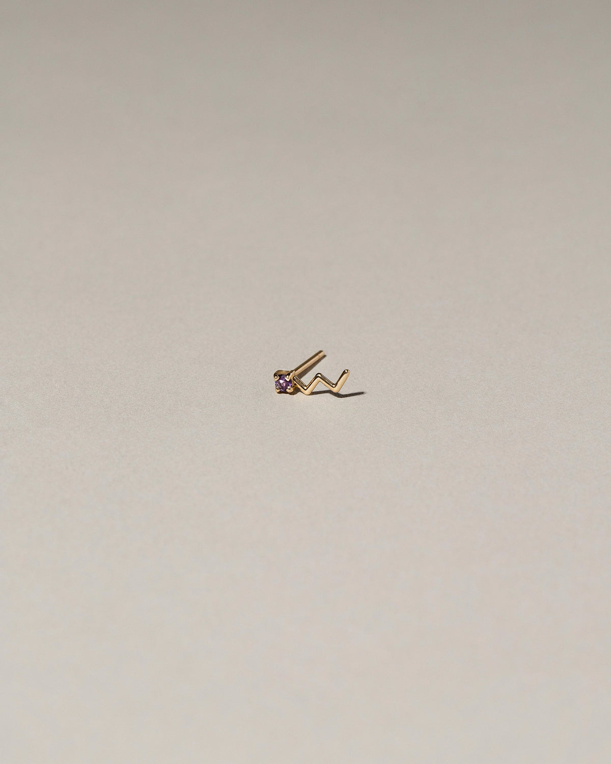  Lightning Single Stud on light color background.