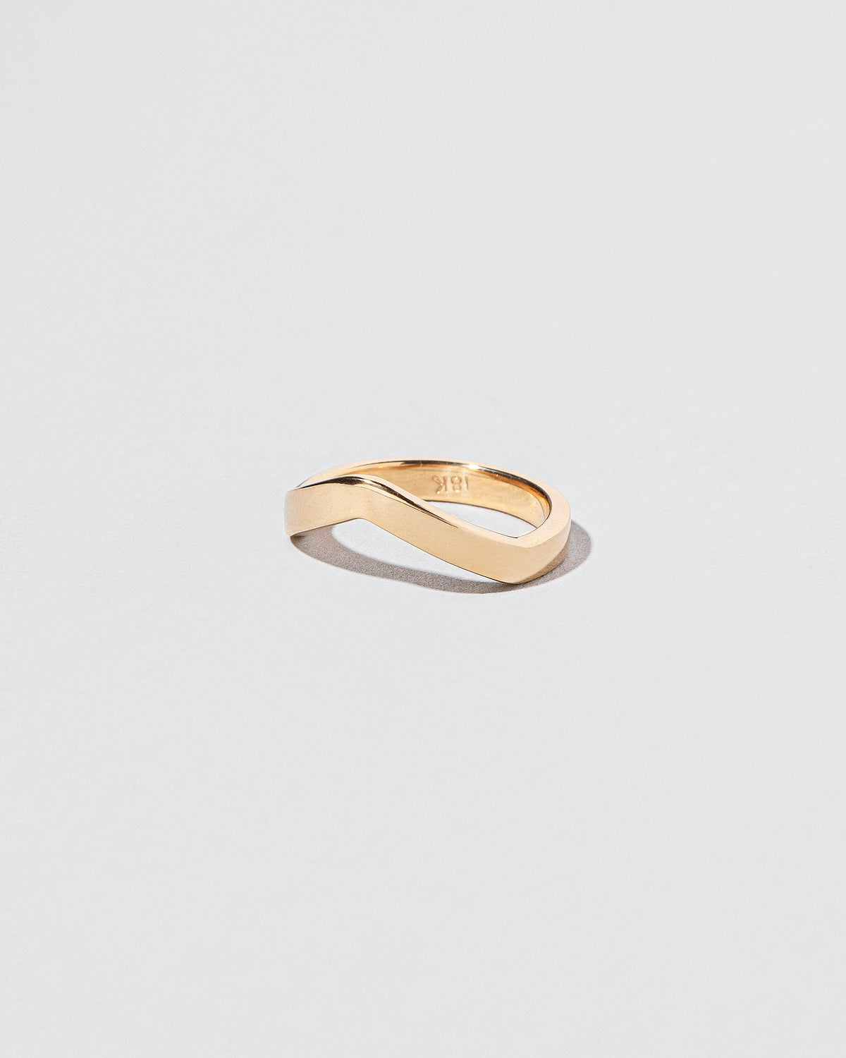  Peak Band - Wide on light color background.