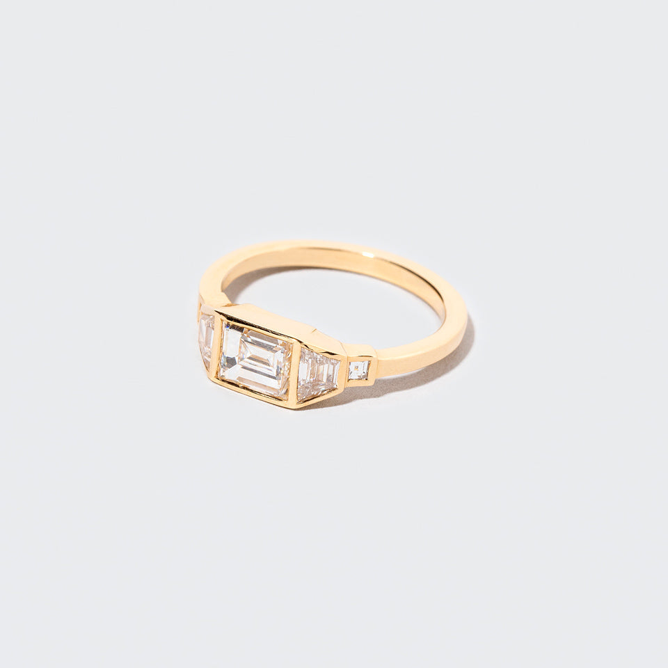 product_details::Venus Carré Ring on light color background.
