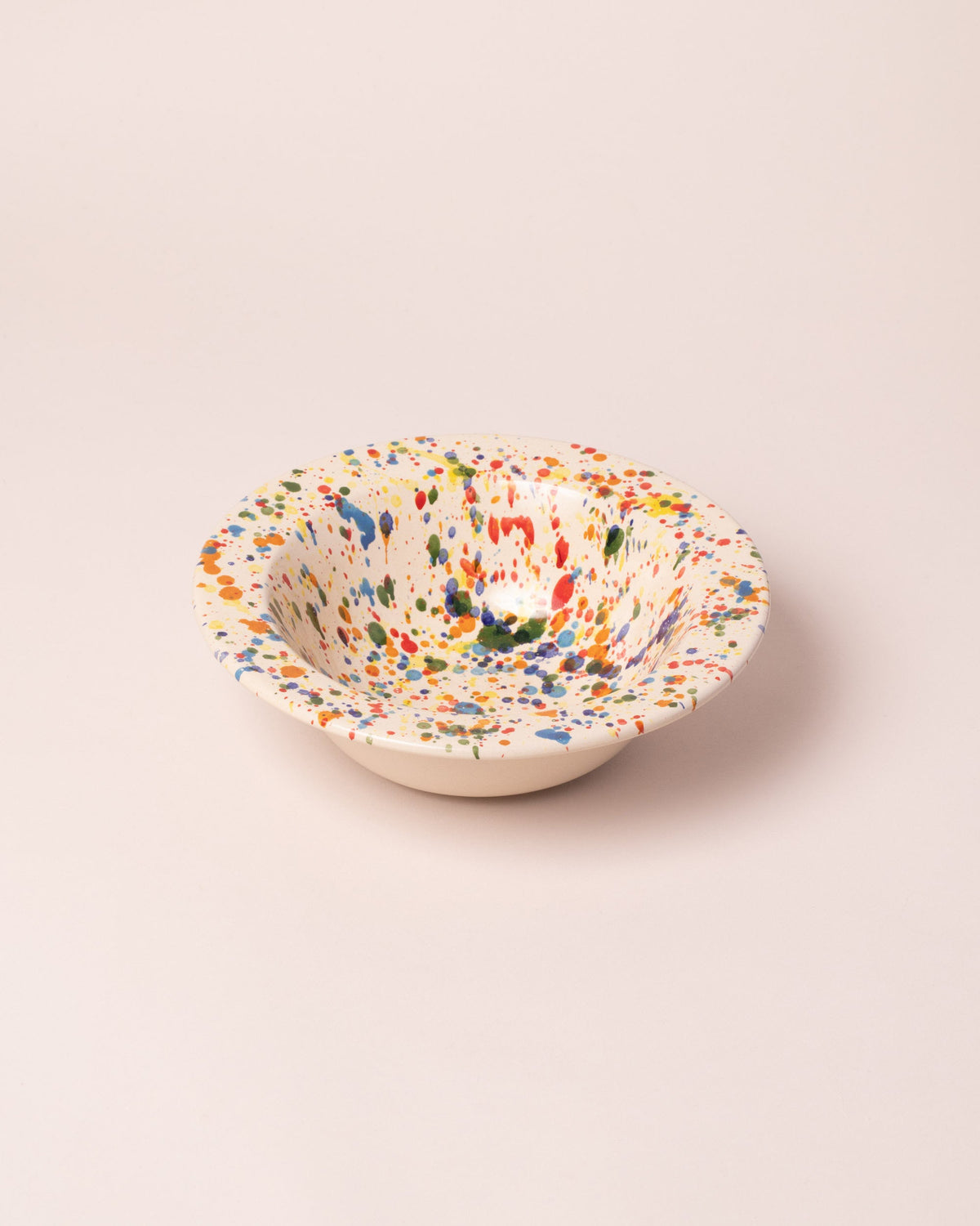 Closeup details of the La Ceramica Vincenzo Del Monaco Colored Drops First Course Bowl on light color background.