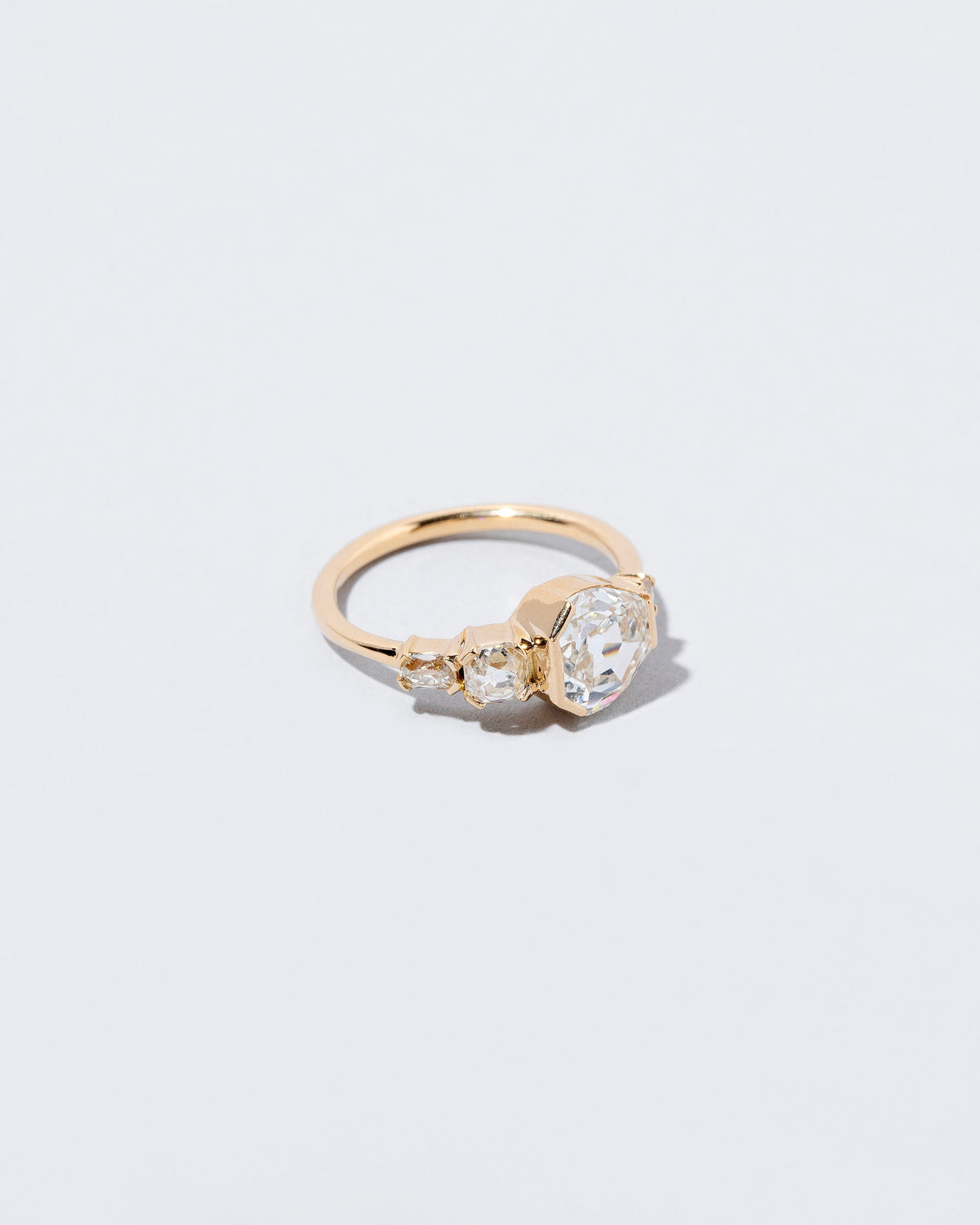  Valinor Ring on light color background.
