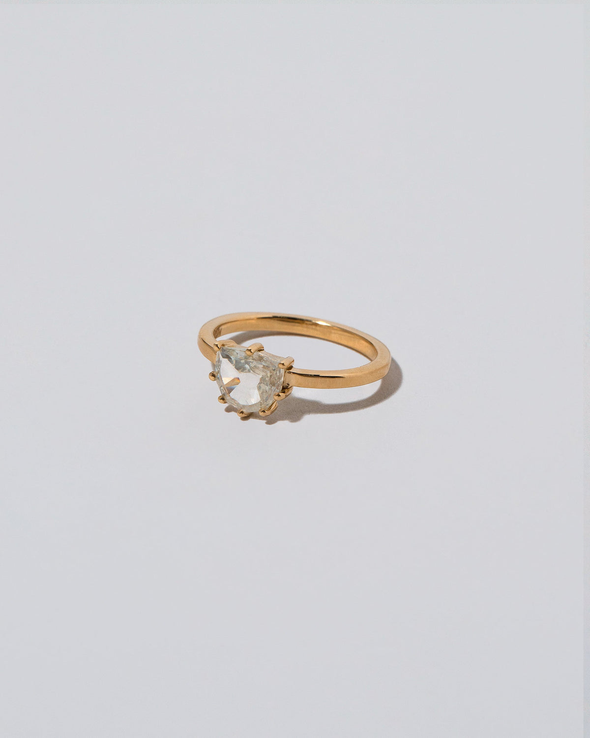 View from the side of the Coupé Ring on light color background.