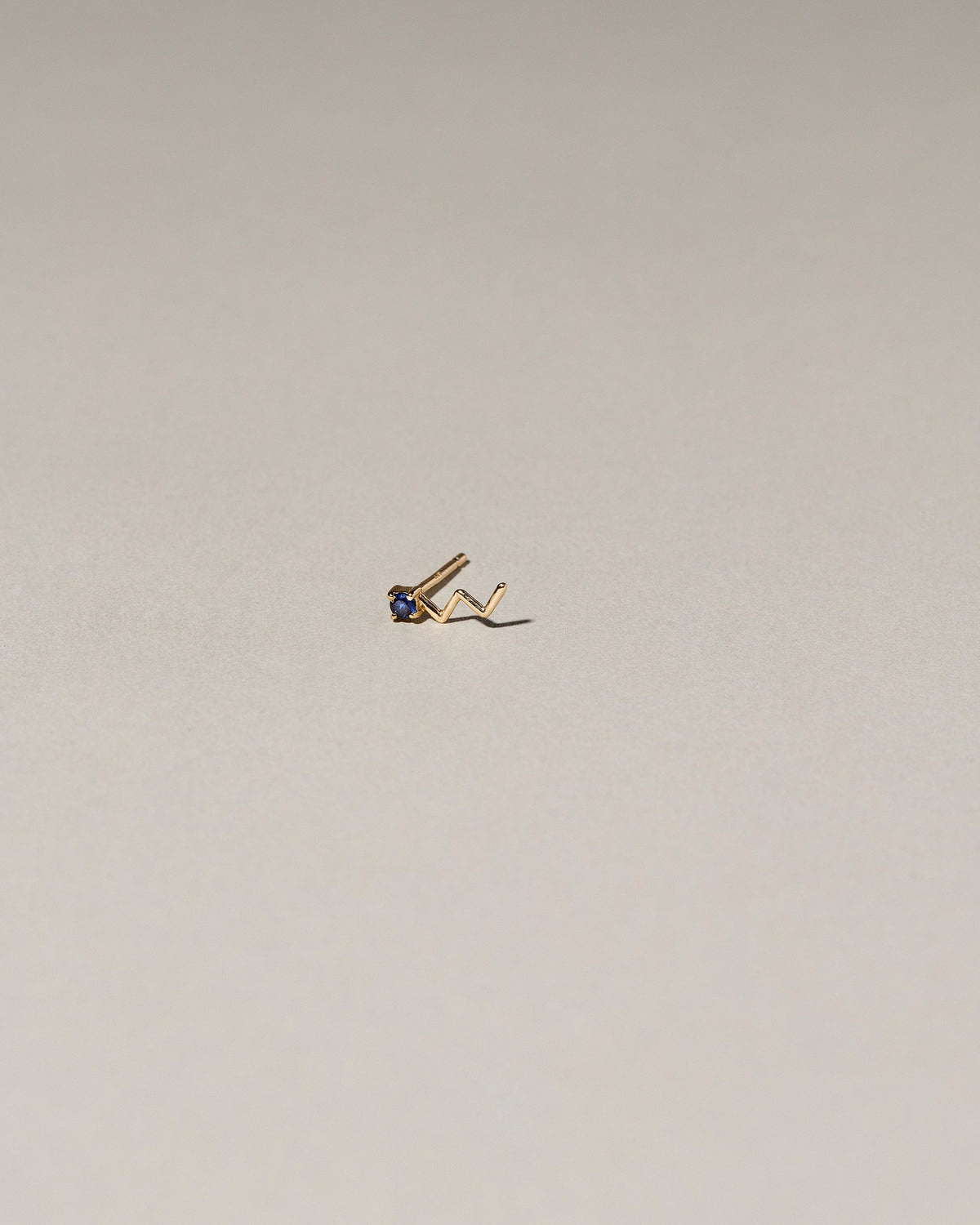  Lightning Single Stud on light color background.