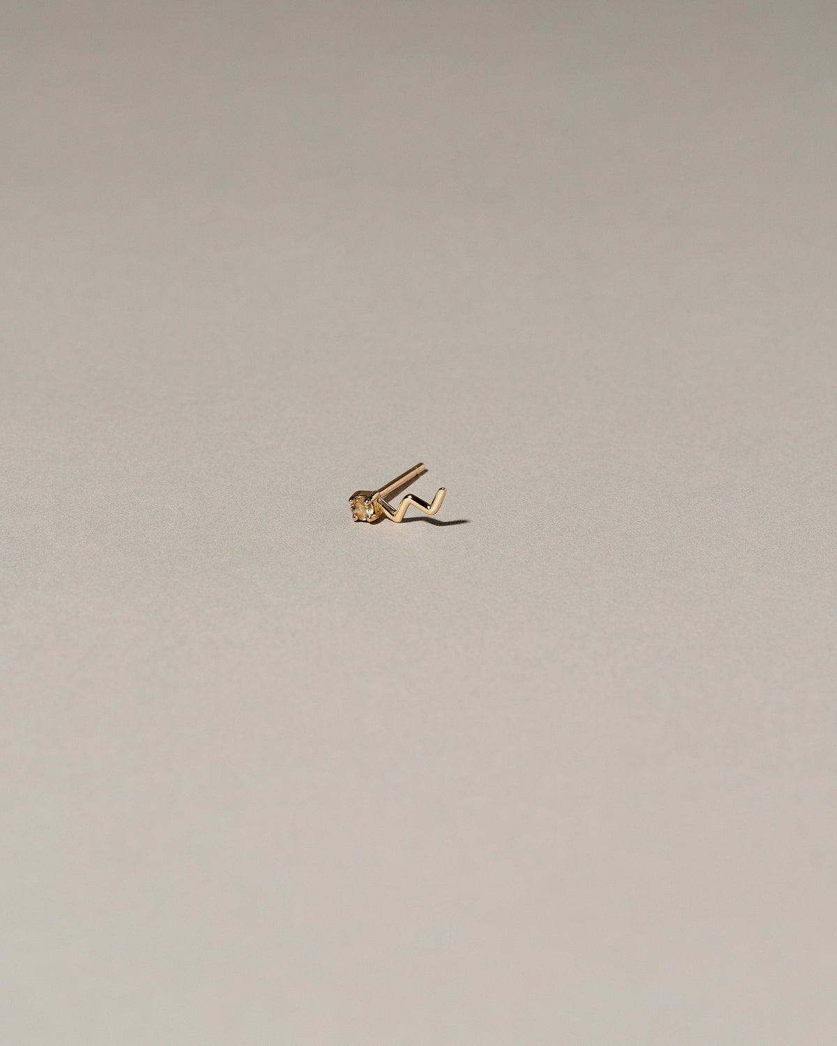  Lightning Single Stud on light color background.