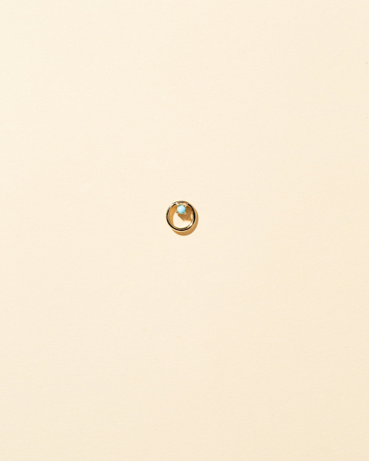  Full Moon Single Stud on light color background.