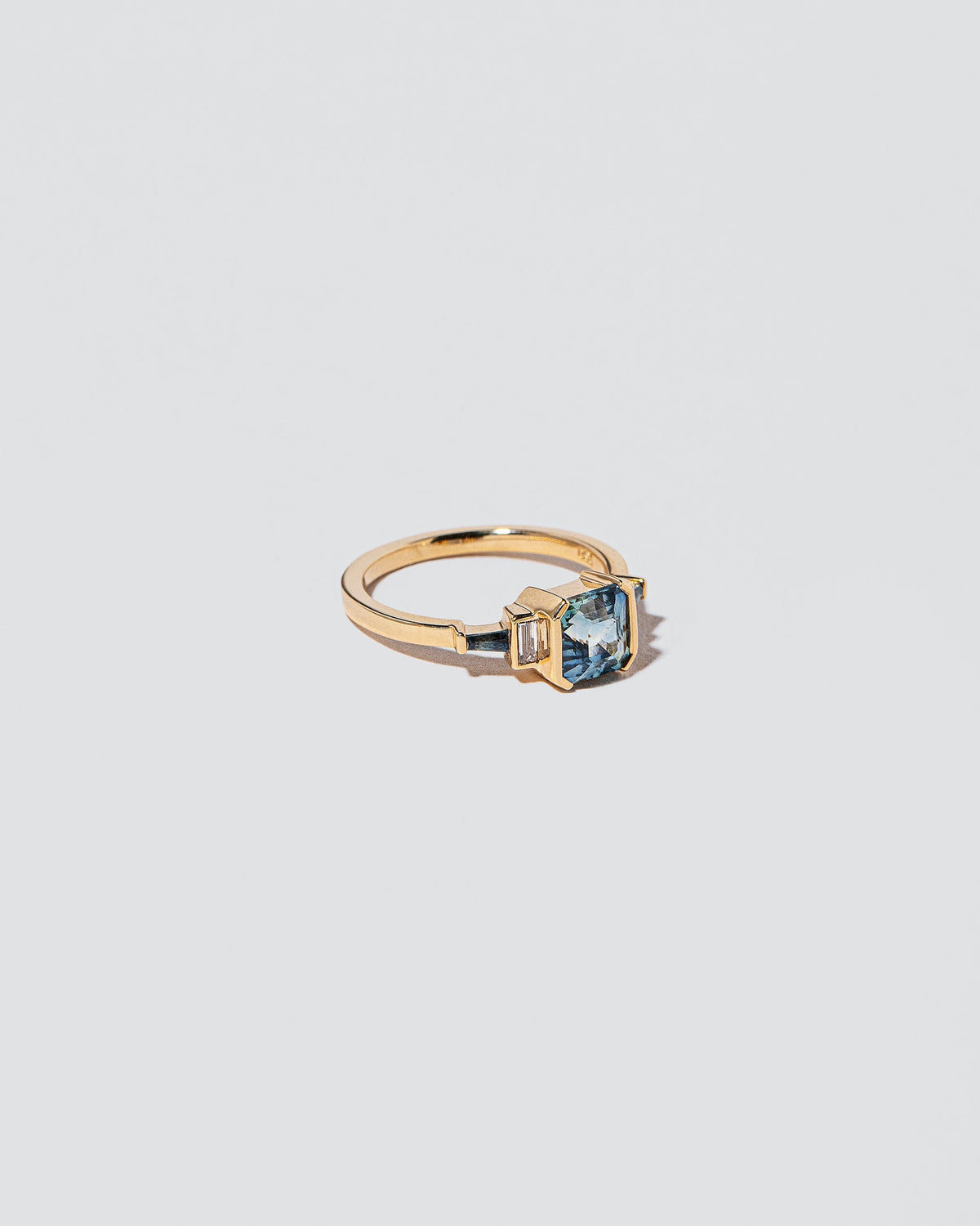 Cryo Ring on light color background.