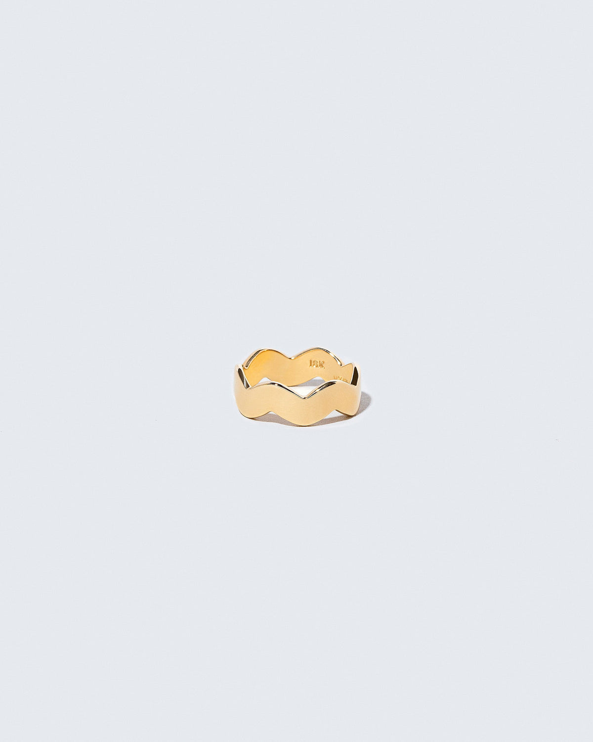 Gold 5mm Ripple Band on light color background.