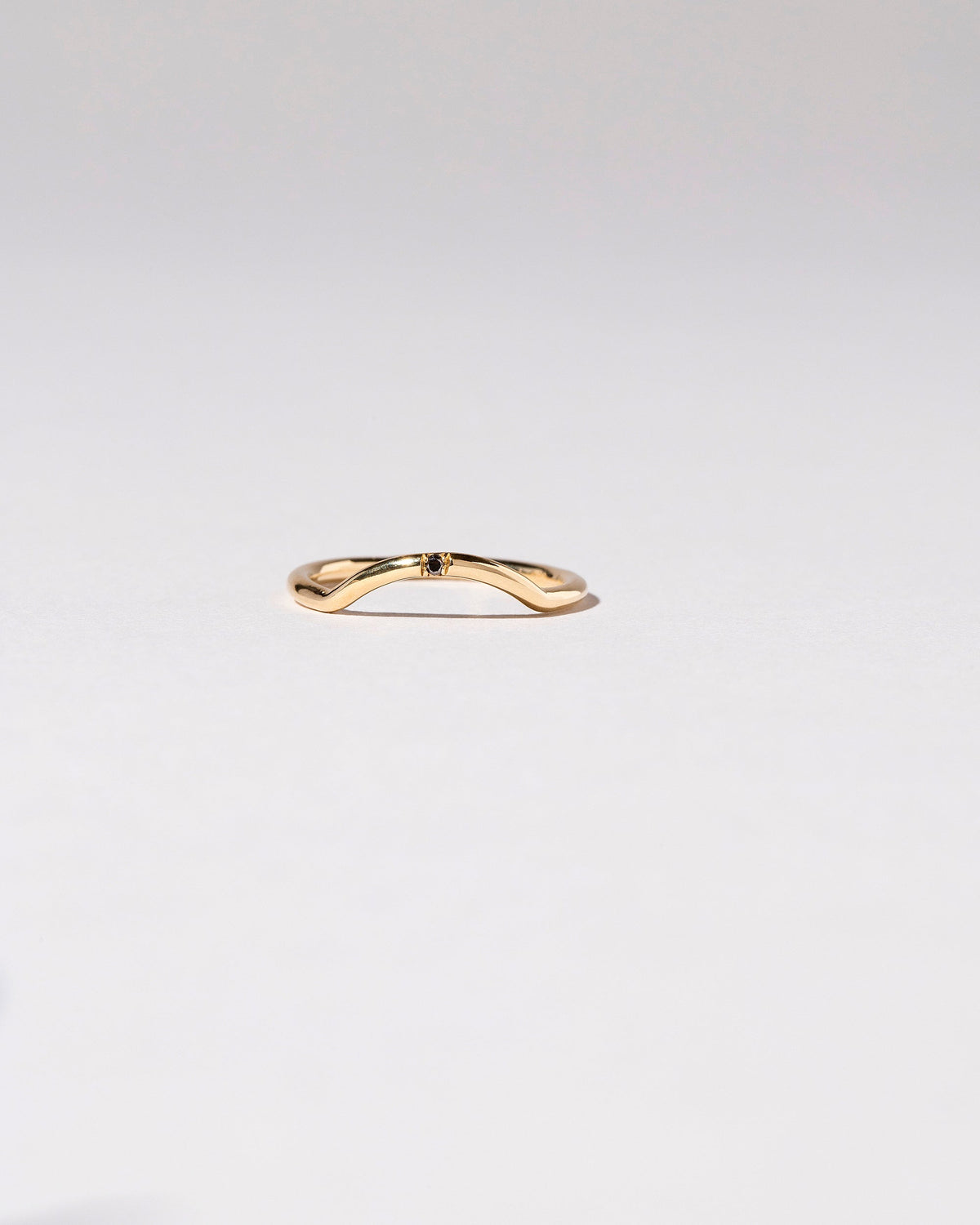  Mini Curve Band - Single Stone on light color background.