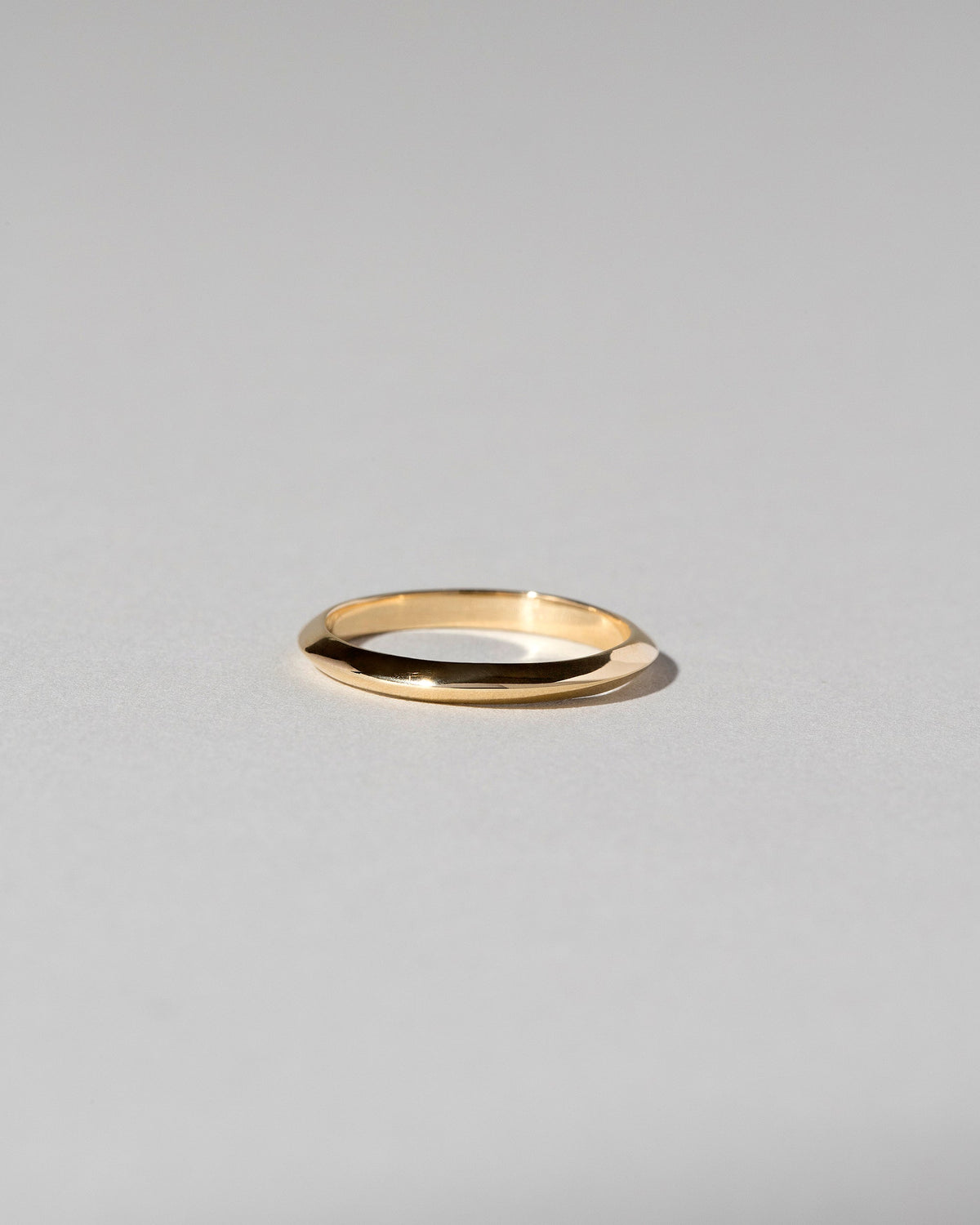 Gold 1.5mm Knife Edge Band on light color background.